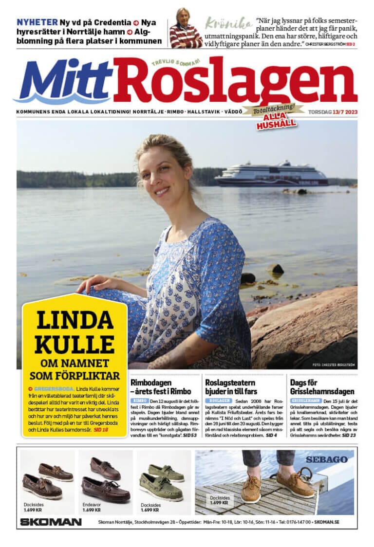 Mitt Roslagens första sida med en kvinna som ler vid en sjö. Rubriker och artiklar på svenska är synliga. Det finns annonser för skor längst ner som understryker datumet för torsdagen den 13 juli 2023 – perfekt för att påminna om februari 2023s fräscha stil.