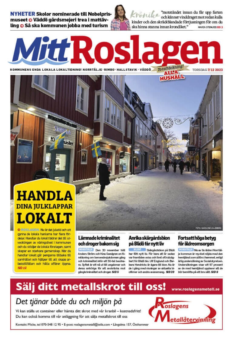 Mitt Roslagens första sida med lokala nyheter, en snöig gatubild med färgglada byggnader och reklam. Rubrikerna inkluderar semestershopping och gemenskapsevenemang. Datumet är Torsdag den 7 december 2023.