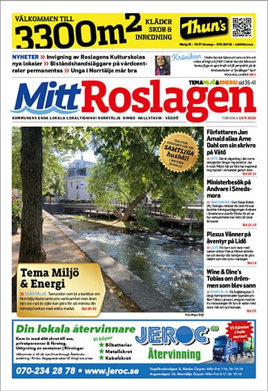 Framsidan av tidningen ”Mitt Roslagen” med en bild av en flodstrand med träd, flera rubriker, en gul annonsbanner högst upp och flera artikelutdrag. Layouten har inslag i blått, rött och gult.